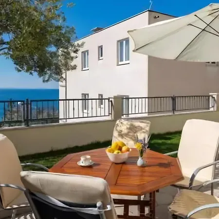 Luxury Roko Omis